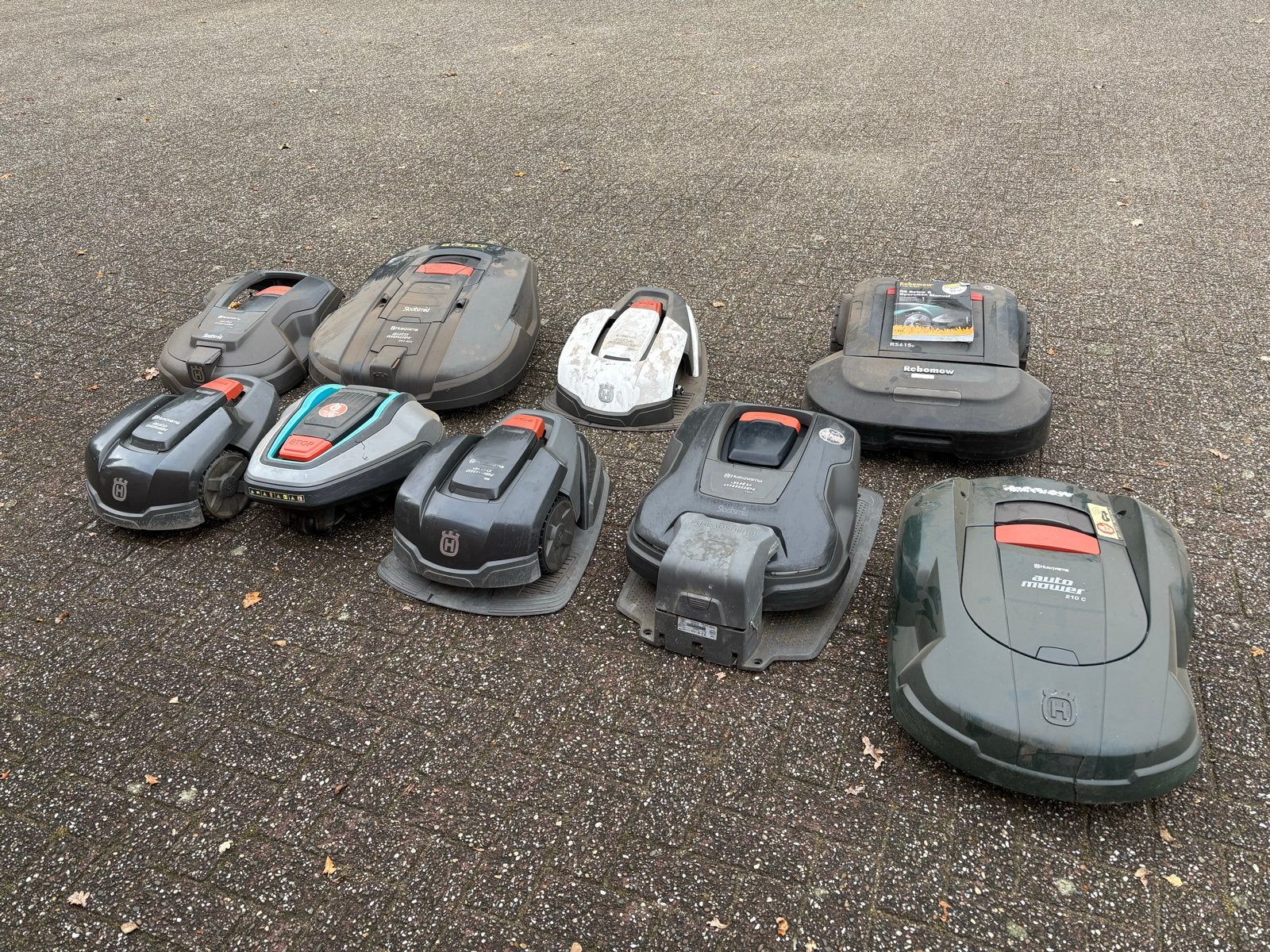 Diverse Husqvarna en Robomow robotmaaiers voor onderdelen, Ophalen, Gebruikt, Meer dan 25 cm