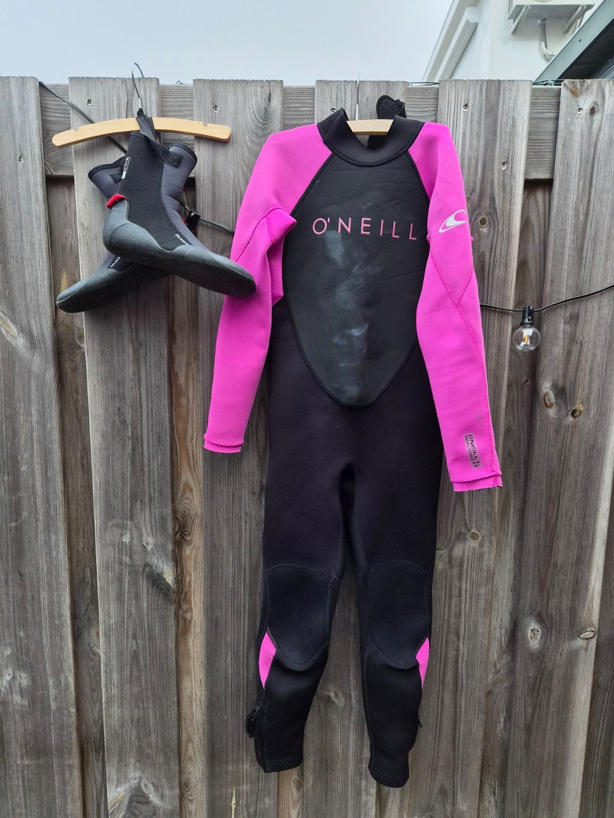 O'Neill Wetsuit Roze/Zwart maat 134/ 140 met Bootschoenen Ma, Ophalen of Verzenden, Kind, Wetsuit