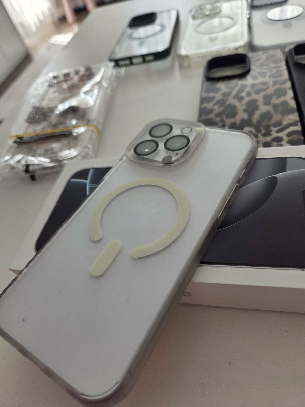 Foto 12 van iPhone 16 Pro Max in zeer nette, bijna nieuwstaat