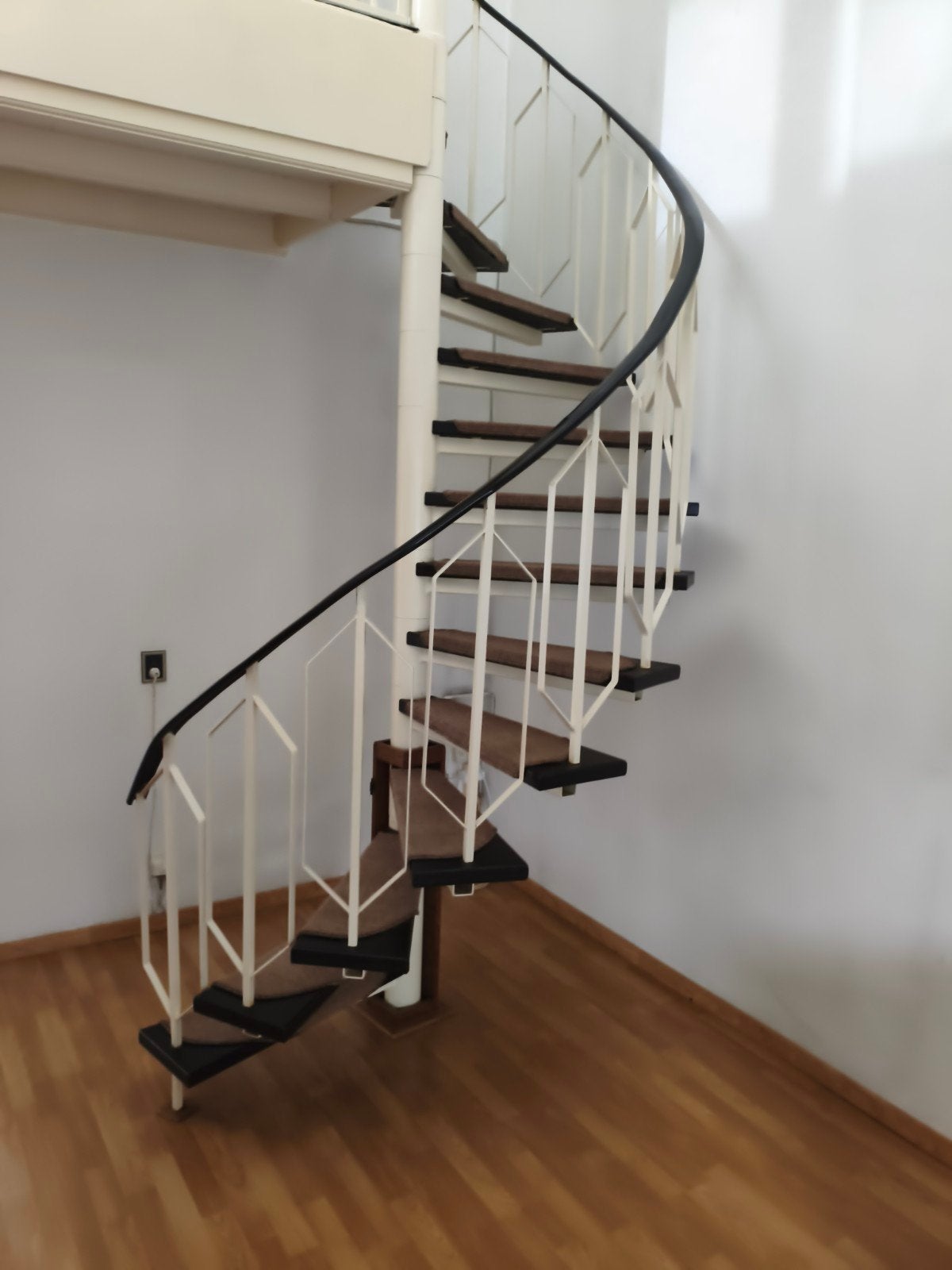 Wenteltrap 280cm hoog - Stijlvol en Ruimtebesparend, Ophalen, Gebruikt, Trap, 2 tot 4 meter