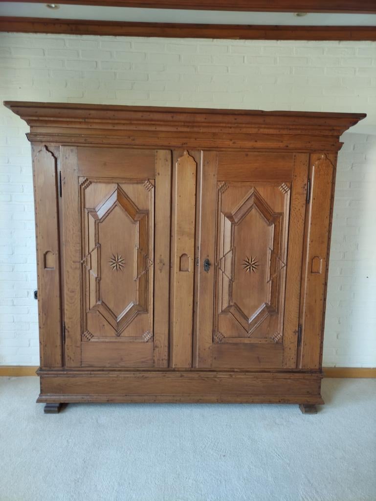 Antieke Eikenhouten Kast met Prachtig Snijwerk, Ophalen
