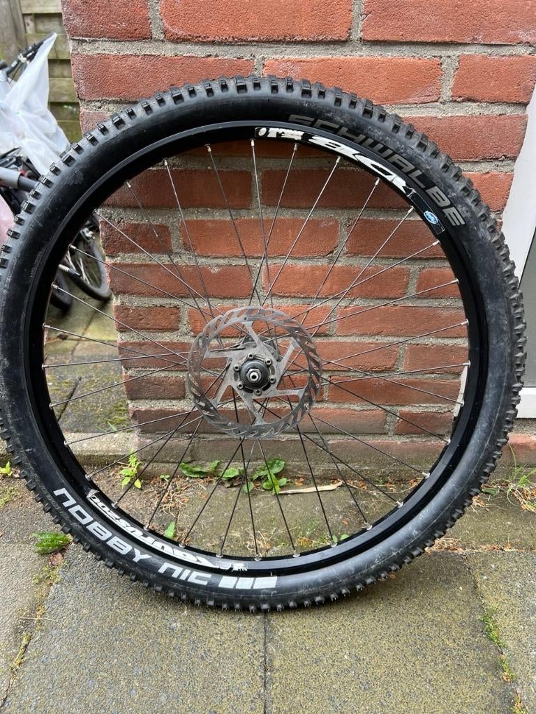 MTB achterwiel Shimano FH-M525 met Schwalbe Nobby Nic band, Fietsen en Brommers, Fietsonderdelen, Gebruikt, SHIMANO, Aluminium