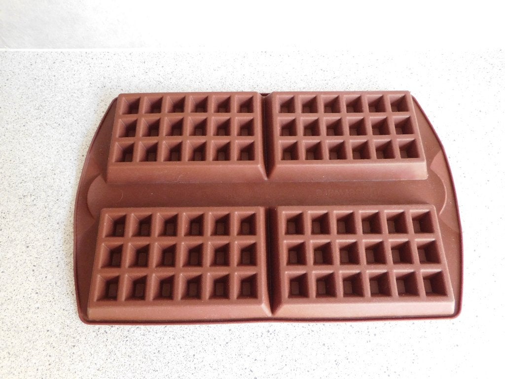 Tupperware Multi Flex Vorm Wafel 30x19,5x2,7 cm. Bruin, Huis en Inrichting, Keuken | Tupperware, Ophalen of Verzenden, Zo goed als nieuw