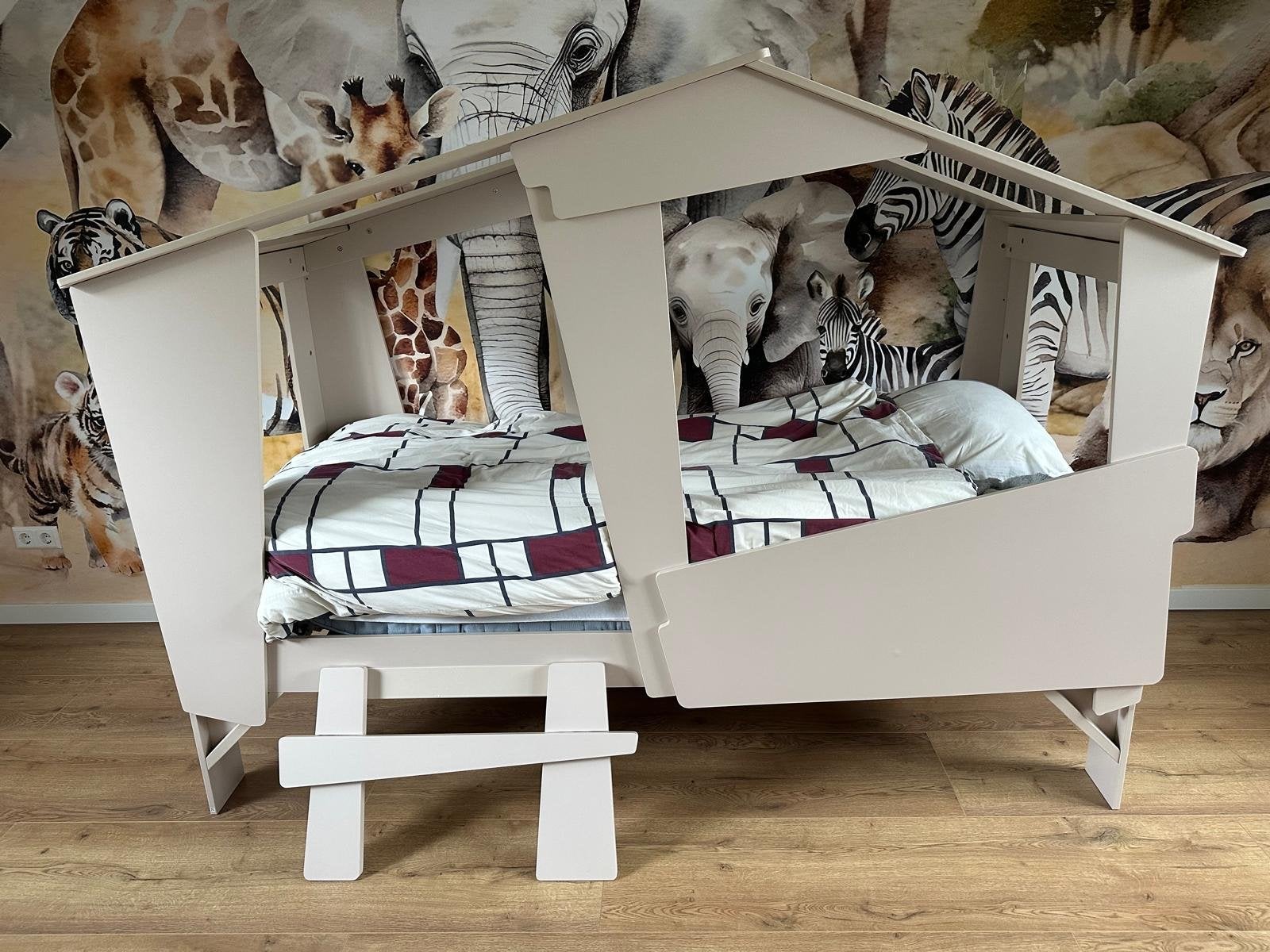 Kinderbed Huisje nieuw in de doos- Cabane Design, Ophalen, Nieuw, 100 cm of meer, Lattenbodem