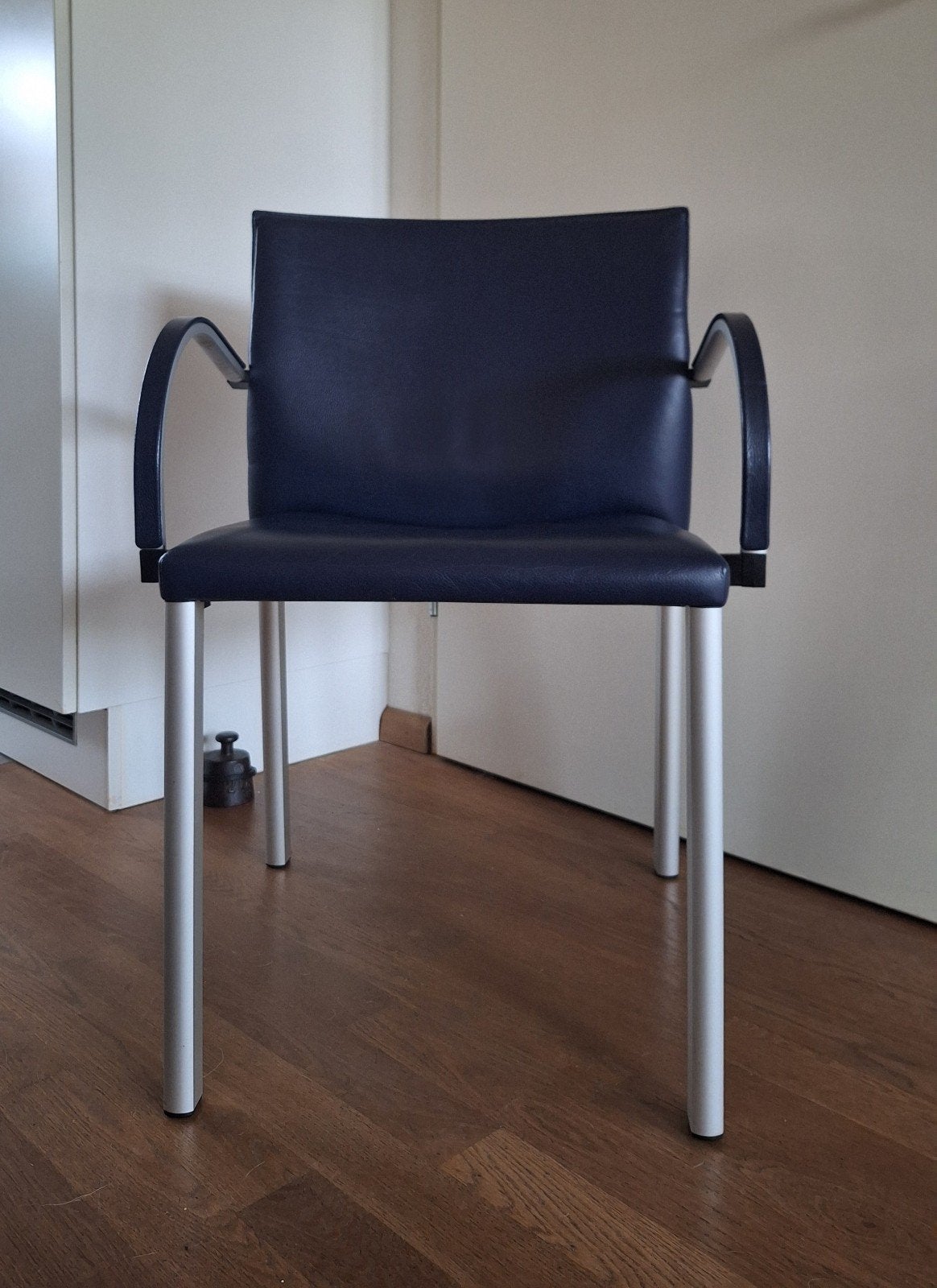 LeoLux 4x Myto leder eetkamerstoelen. Kleur: koningsblauw., Huis en Inrichting, Stoelen, Ophalen, Gebruikt, Blauw