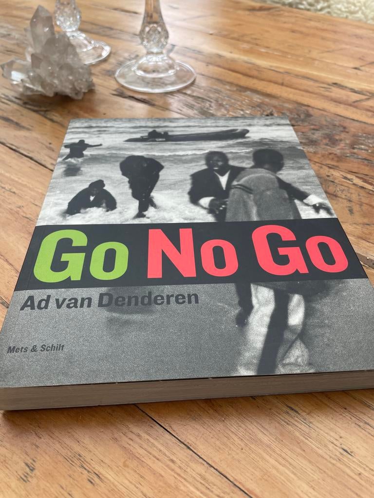 Go No Go - Ad van Denderen (Gesigneerd), Ophalen of Verzenden, Zo goed als nieuw, Fotografie algemeen