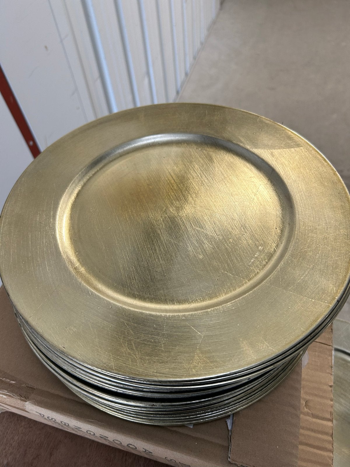 80 Gouden kunststof onderborden - ca. 33 cm doorsnee, Huis en Inrichting, Ophalen, Kunststof, Zo goed als nieuw, Bord(en)
