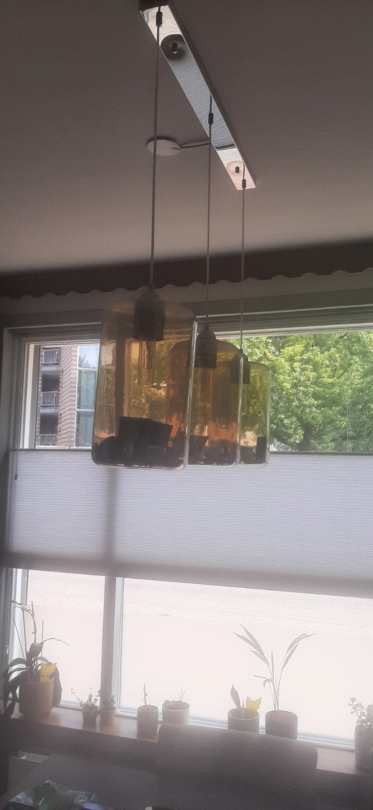 Hanglamp met 3 amberkleurige glazen kappen, Ophalen, Gebruikt, E27 (groot), Glas