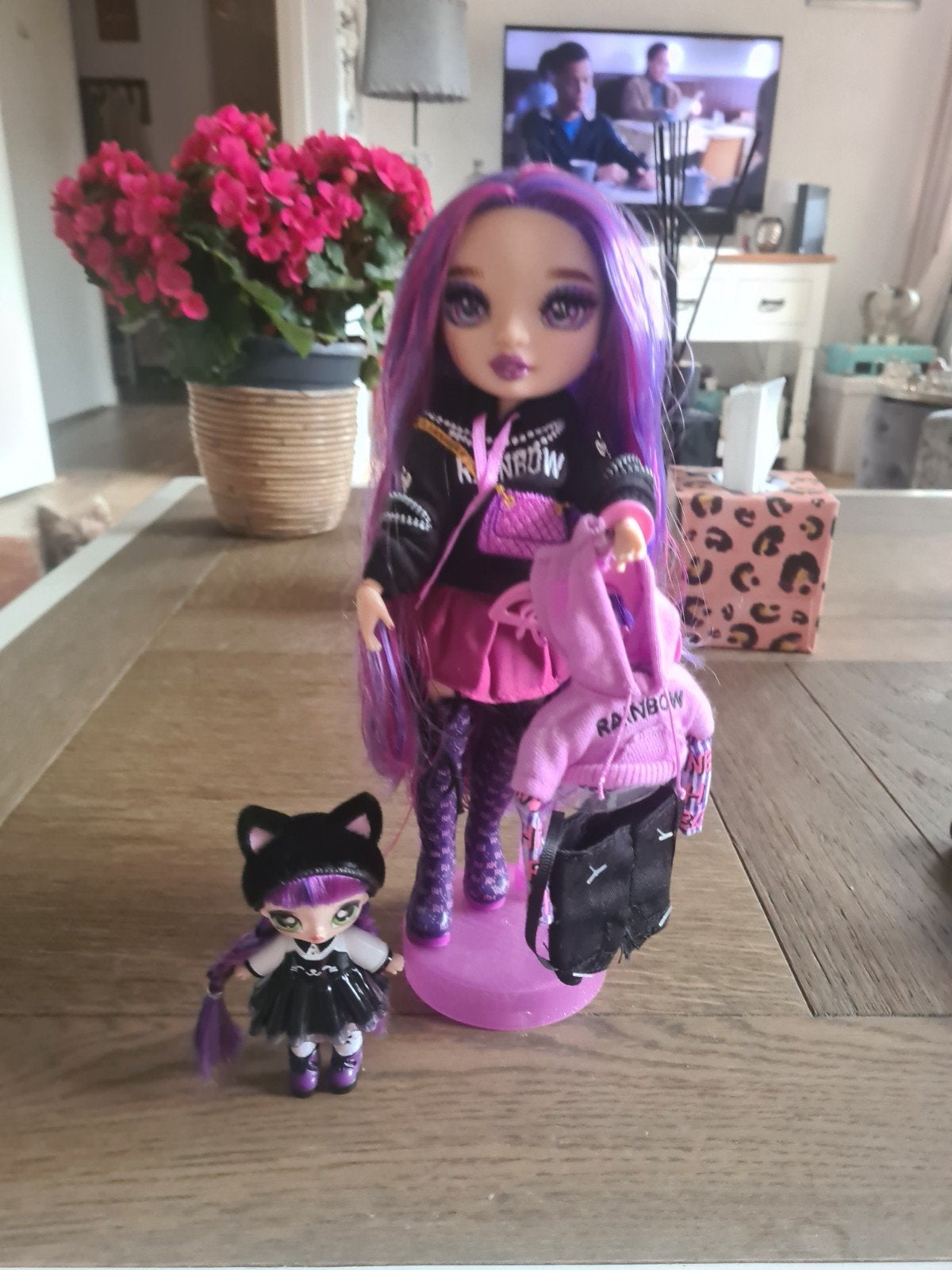 Rainbow High Emi vanda  pop - met mini pop, Ophalen of Verzenden, Zo goed als nieuw, Fashion Doll
