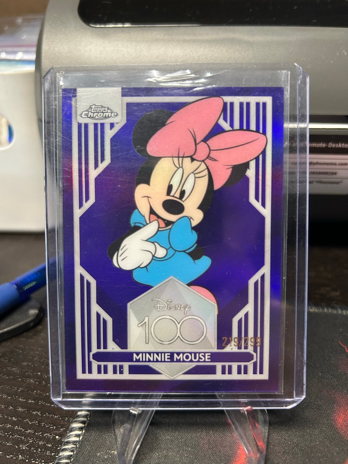 Disney 100 Minnie Mouse Topps Chrome Trading Card, Verzamelen, Ophalen of Verzenden, Mickey Mouse, Zo goed als nieuw, Papier, Kaart of Schrift