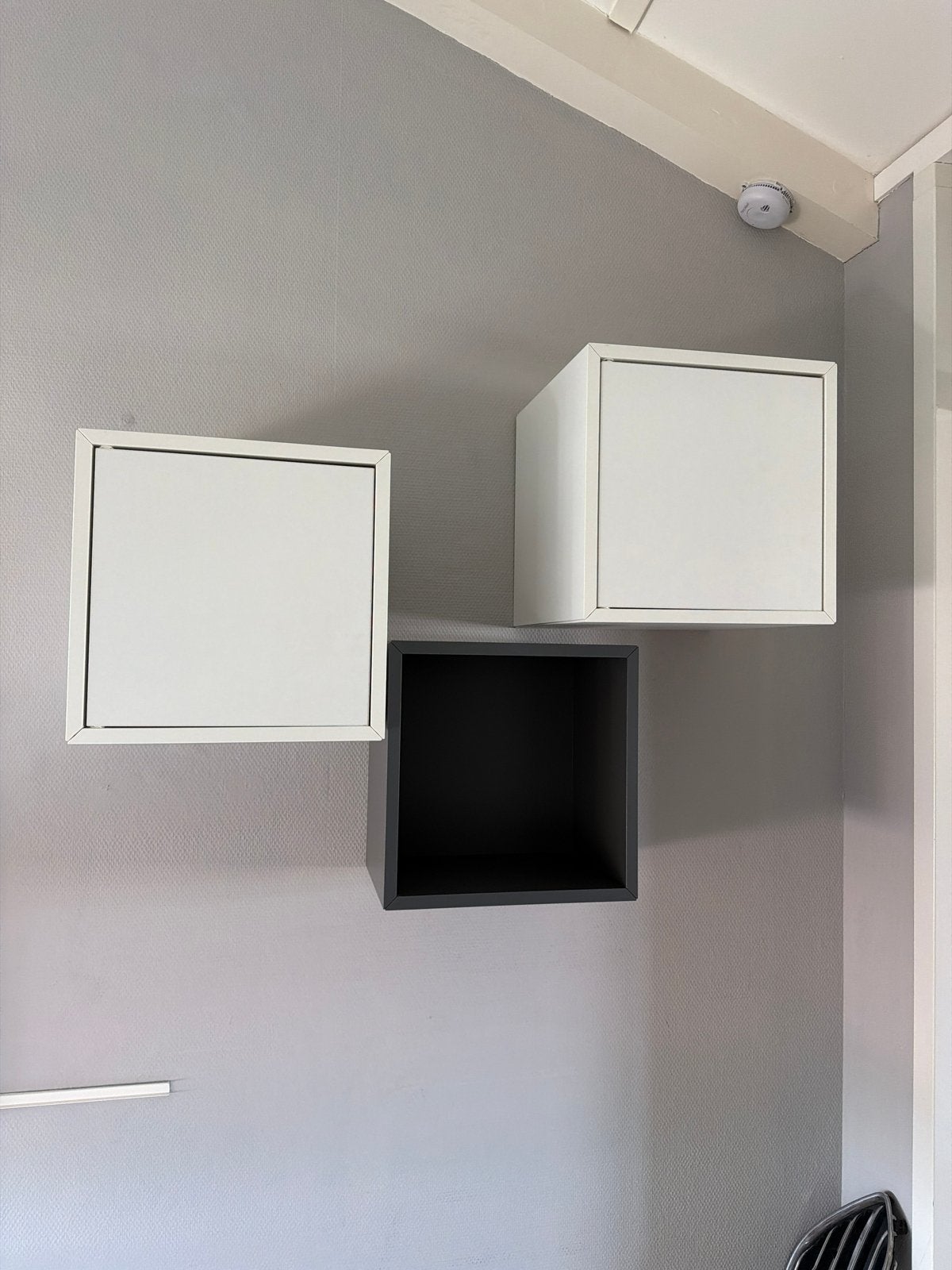 3 IKEA Eket kasten - wit en donkergrijs, Ophalen, Gebruikt