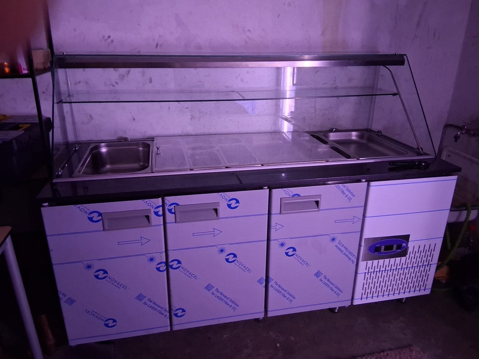 Nieuwe gekoelde saladiere met opzetvitrine, Ophalen, Nieuw
