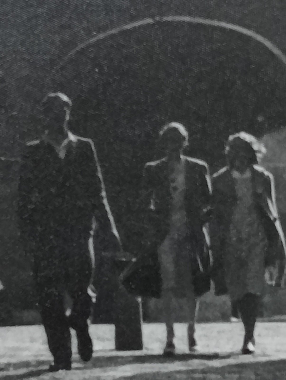 Mensen bij een stadspoort jaren 30, Ophalen of Verzenden, Voor 1940, Gebruikt