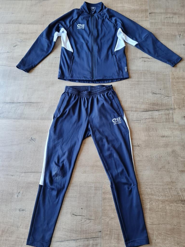 Cruyff trainingspak - Donkerblauw met wit. Maat: 152, Kinderen en Baby's, Kinderkleding | Maat 152, Gebruikt, Ophalen of Verzenden