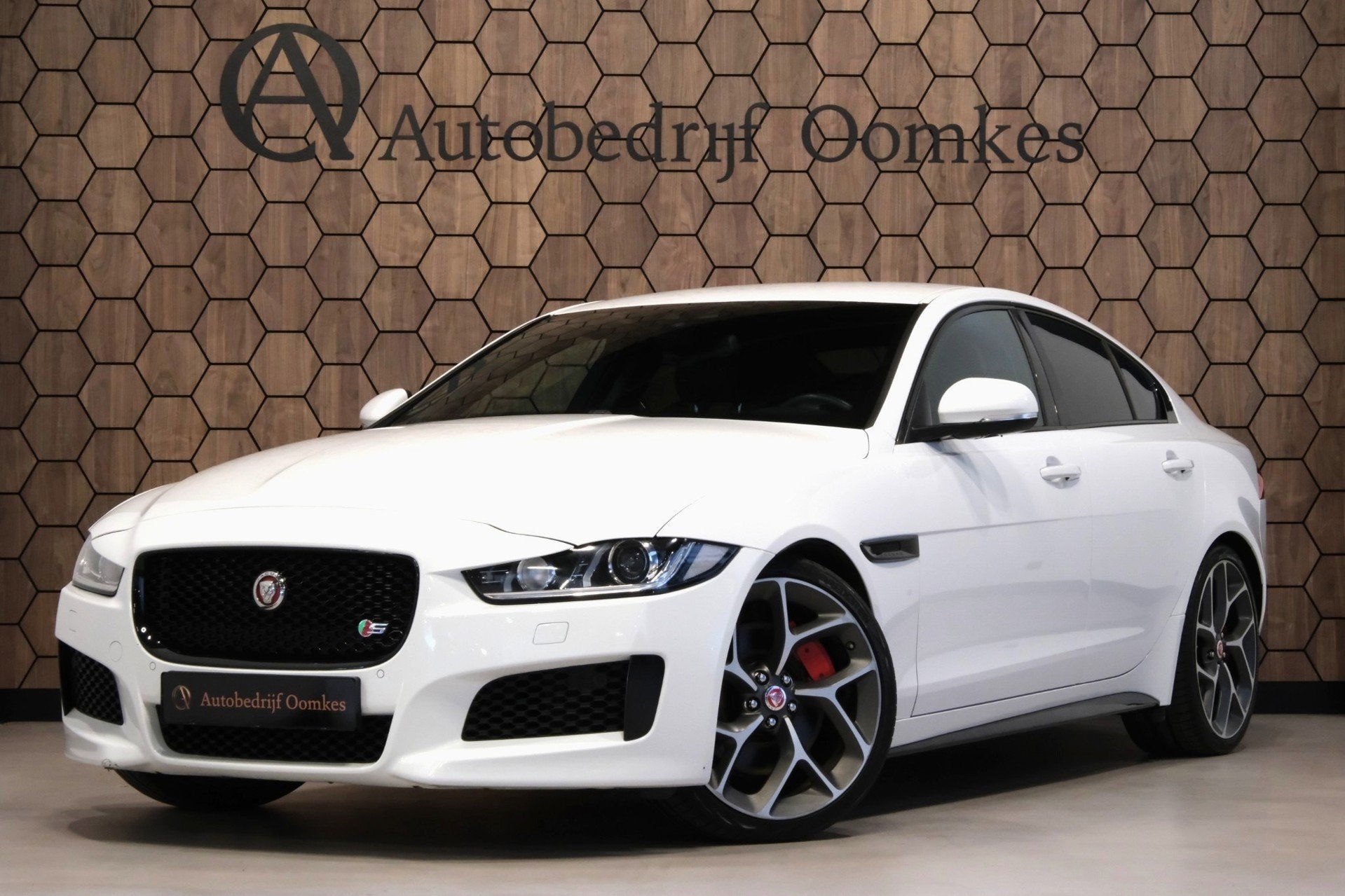 Jaguar XE 3.0 S *105dkm* 340pk |UNIEK in NL| 6 cilinder Navi, Automaat, Gebruikt, 2995 cc, Leder