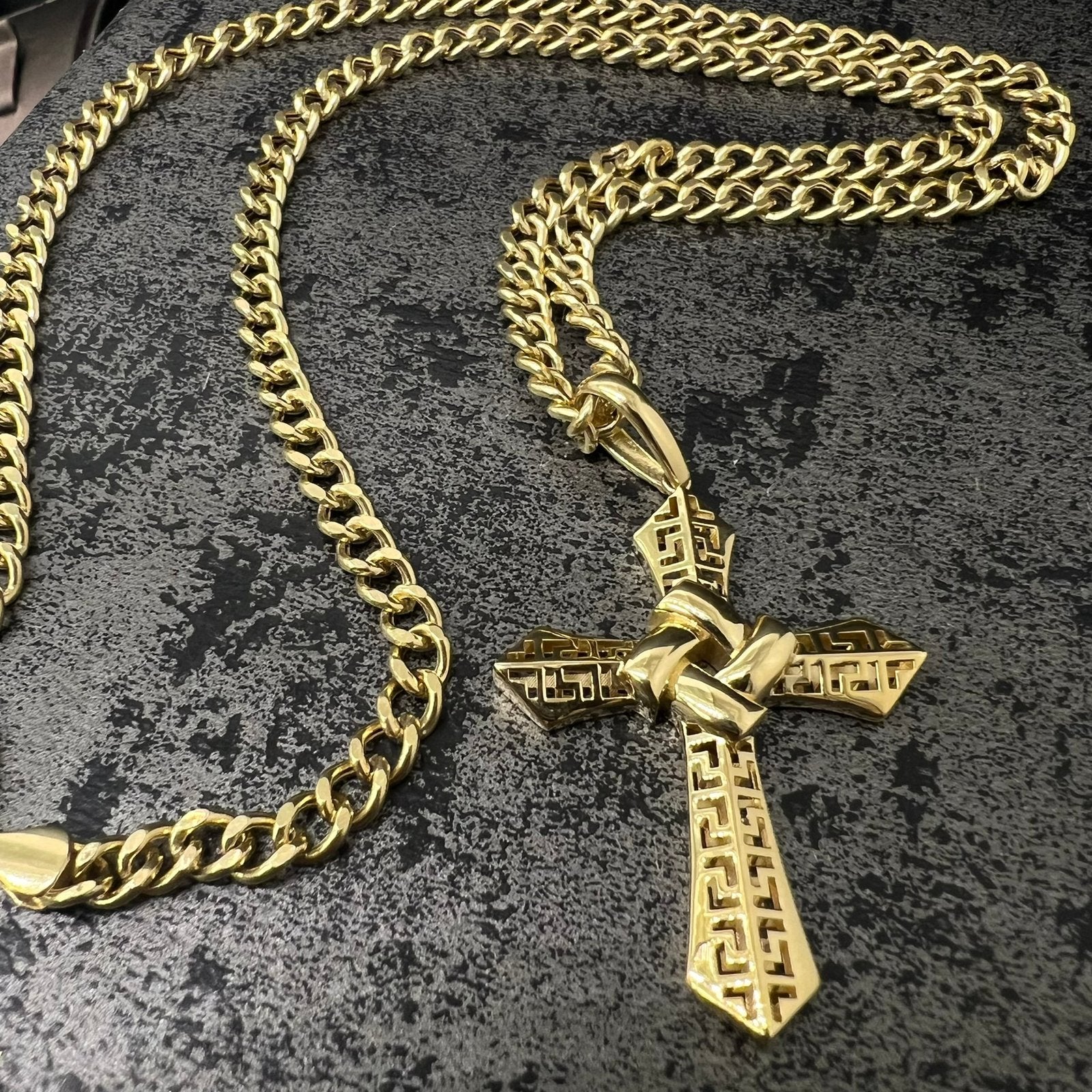 Gouden ketting 18 karaat goud cuban schakel met kruis hanger, Ophalen of Verzenden, Nieuw, Goud