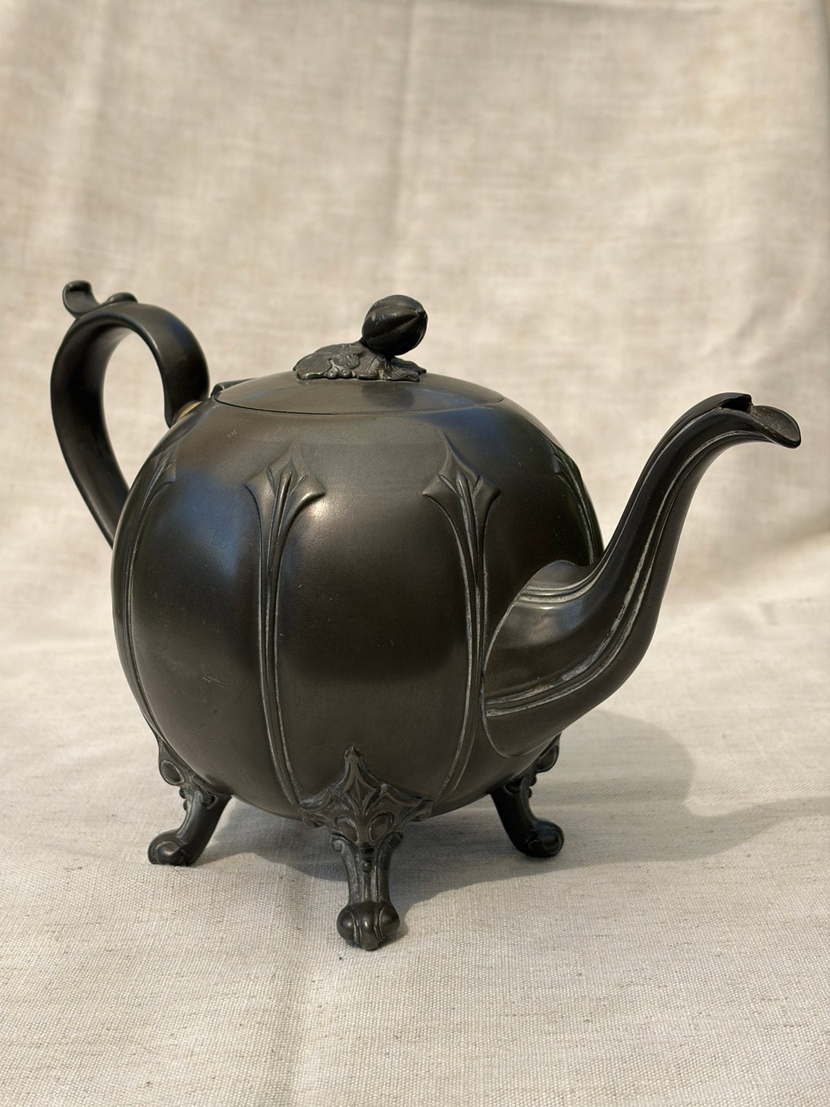 Victoriaanse tinnen theepot in kalebasvorm., Ophalen