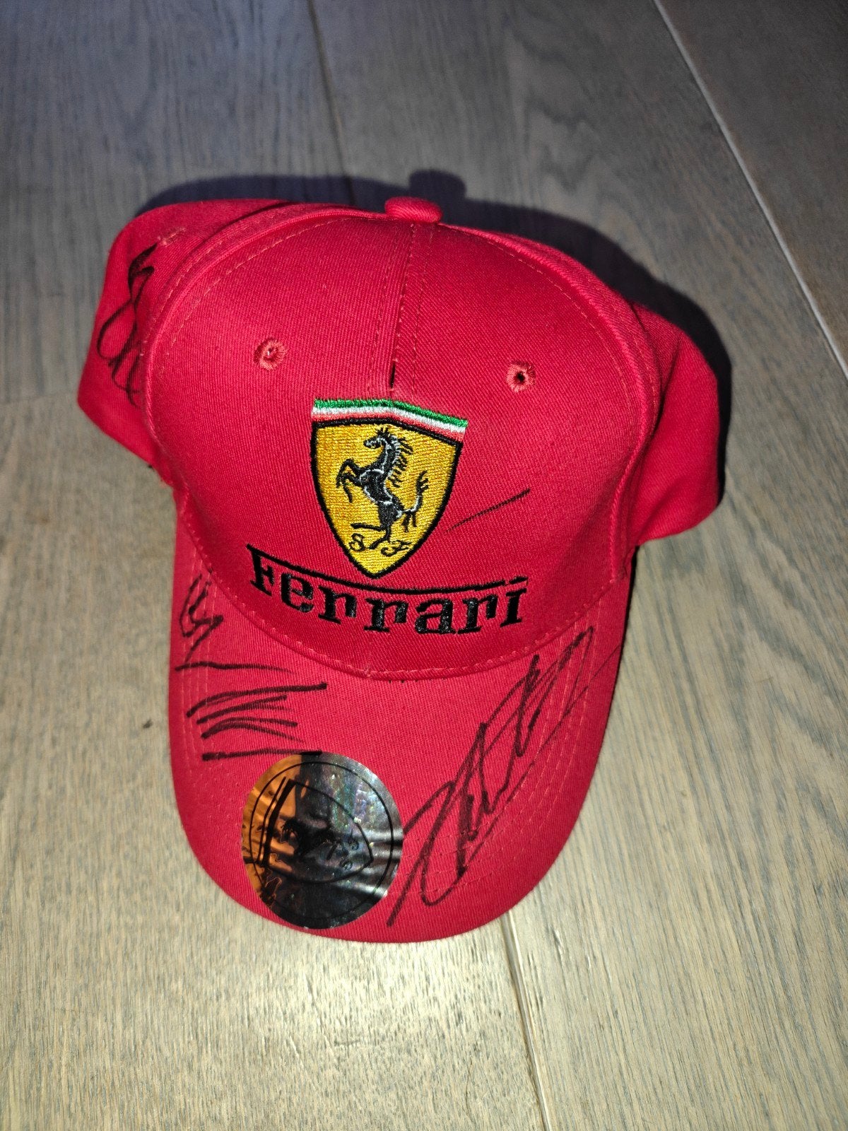 Gesigneerde Ferrari pet - Formule 1 memorabilia, Ophalen, Ferrari, One size fits all, Pet