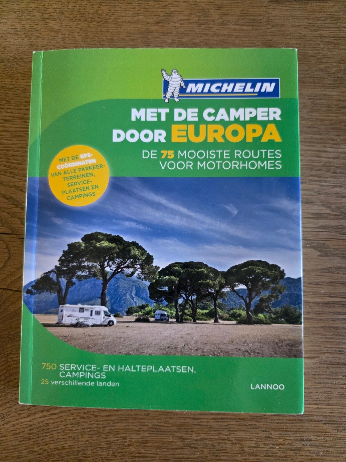 Met de camper door Europa, Ophalen of Verzenden, Zo goed als nieuw, Reisgids of -boek, ANWB
