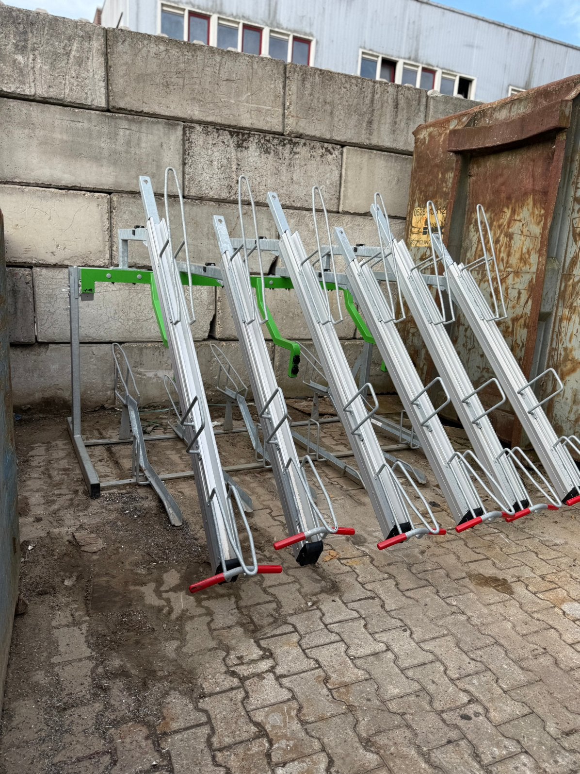 FalcoLevel +dubbeldeks fietsenrek met e-bike laadpunten, Ophalen, Zo goed als nieuw