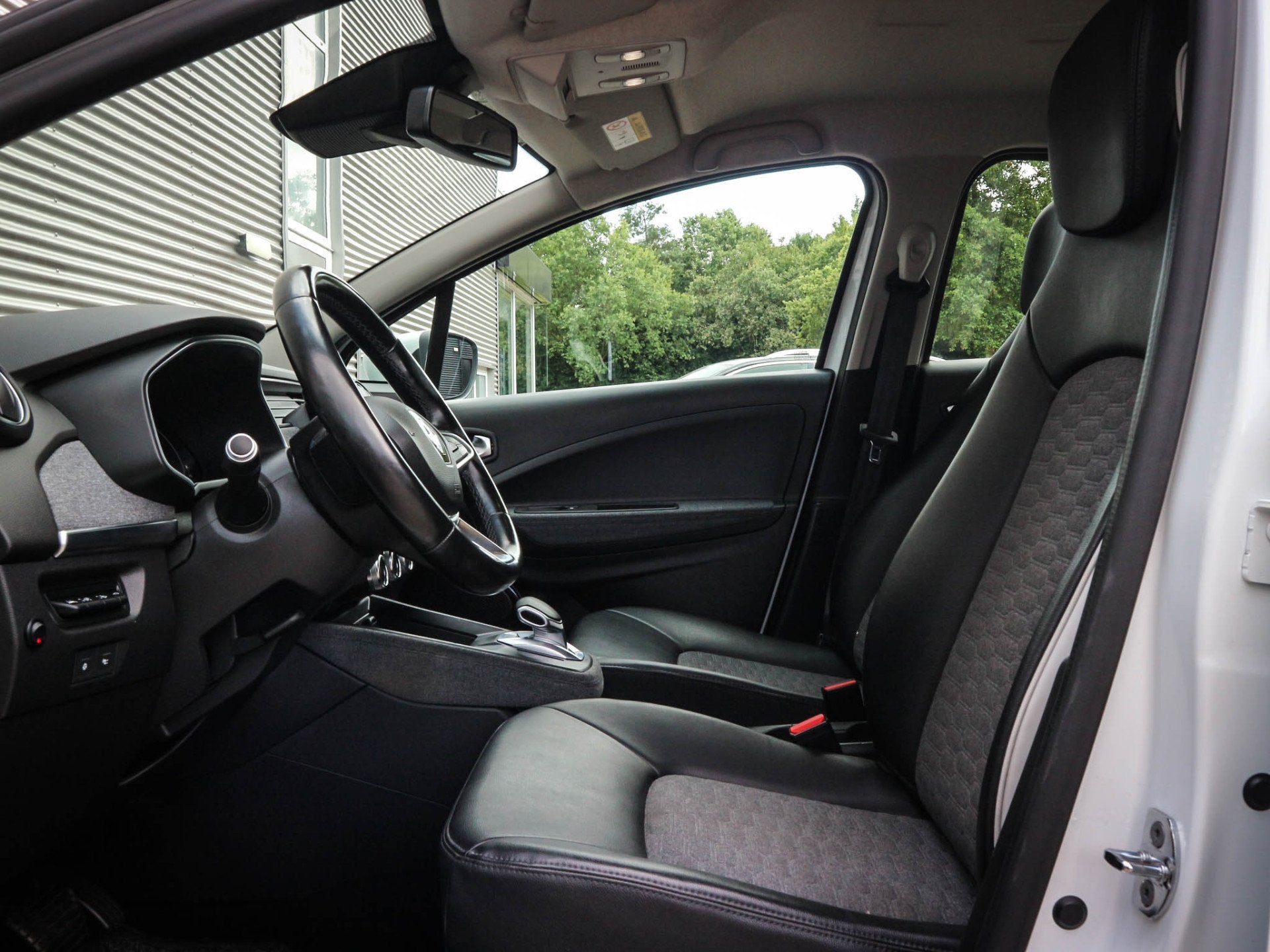 Renault ZOE R135 Intens 52 kWh Clima |Cruise | Navi | Lichtm, Auto's, Renault, 136 pk, Gebruikt, Zwart, Leder en Stof