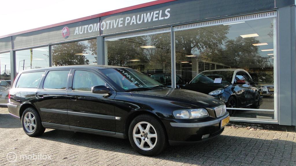 Volvo V70 2.4 benzine, schakel, 388005 km, Auto's, Volvo, Voorwielaandrijving, 1505 kg, Zwart, 129 €/maand