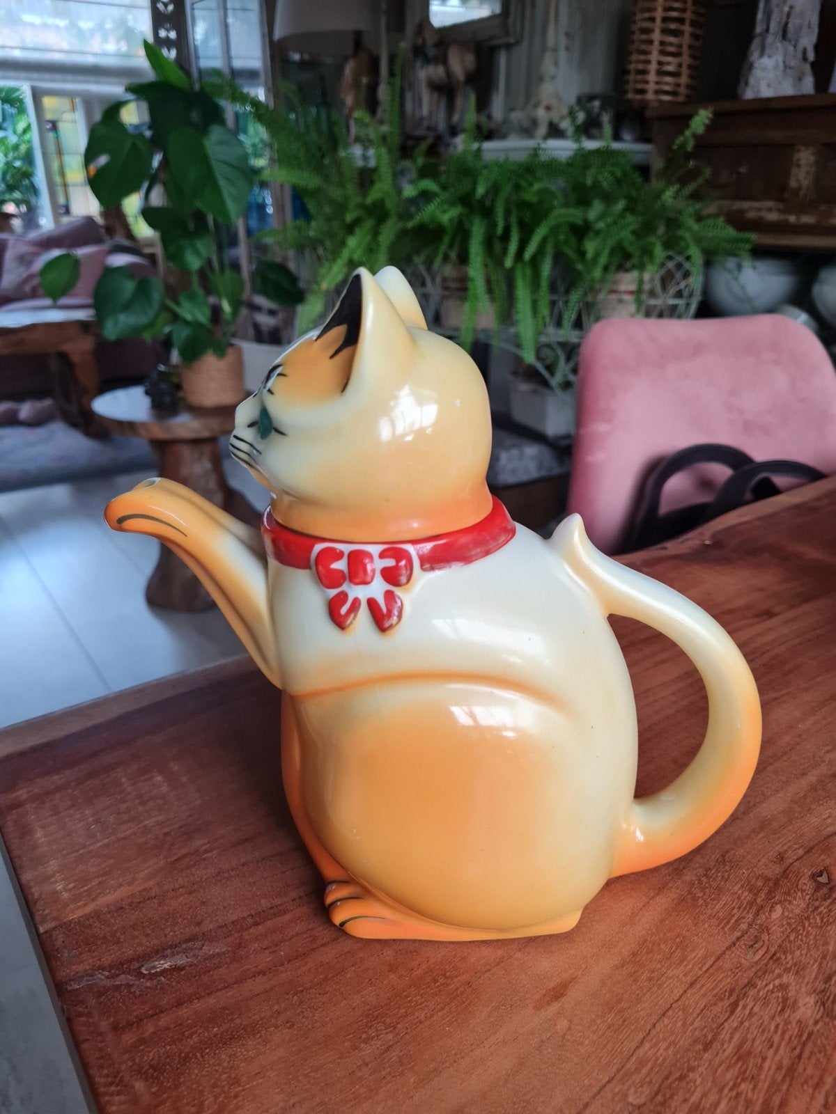 theepot kat Mosa Maastricht, Ophalen