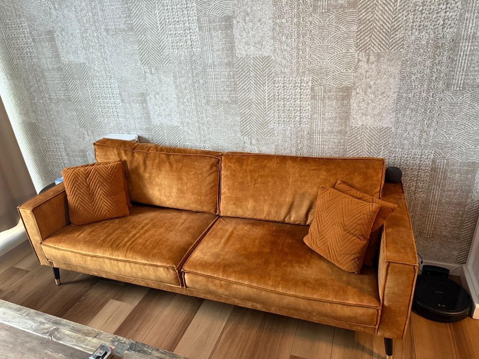 Comfortabele Oranje Bank van Hoogenboezem, Huis en Inrichting, Banken | Bankstellen, Ophalen, Gebruikt, Driepersoons, 75 tot 100 cm