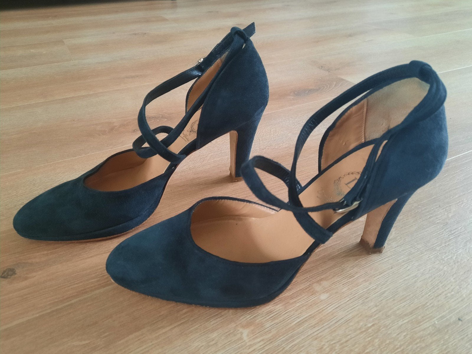 Blauw suède pumps, maat 38 (vallen ruim), Kleding | Dames, Pumps, Blauw, Ophalen of Verzenden, Zo goed als nieuw