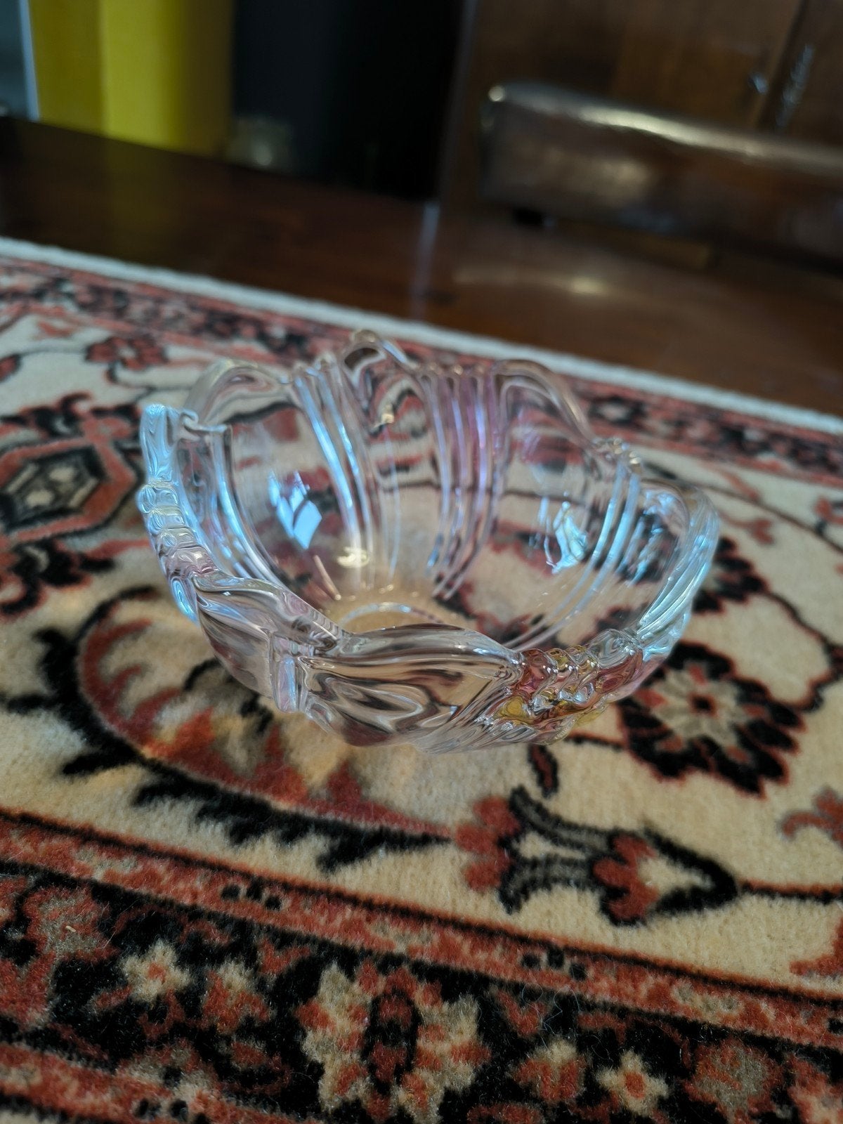 Fraai glazen/kristallen schaaltje met bloemdetail, Ophalen of Verzenden