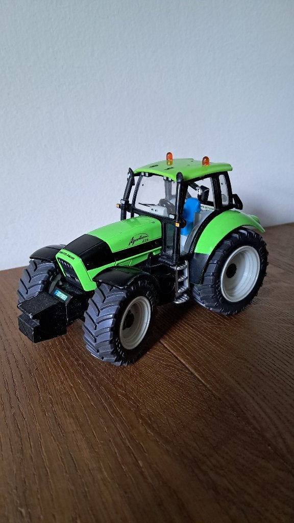 Siku Deutz-Fahr Agrotron 235, Hobby en Vrije tijd, Modelauto's | 1:32, Ophalen of Verzenden, Gebruikt, Tractor of Landbouw, SIKU