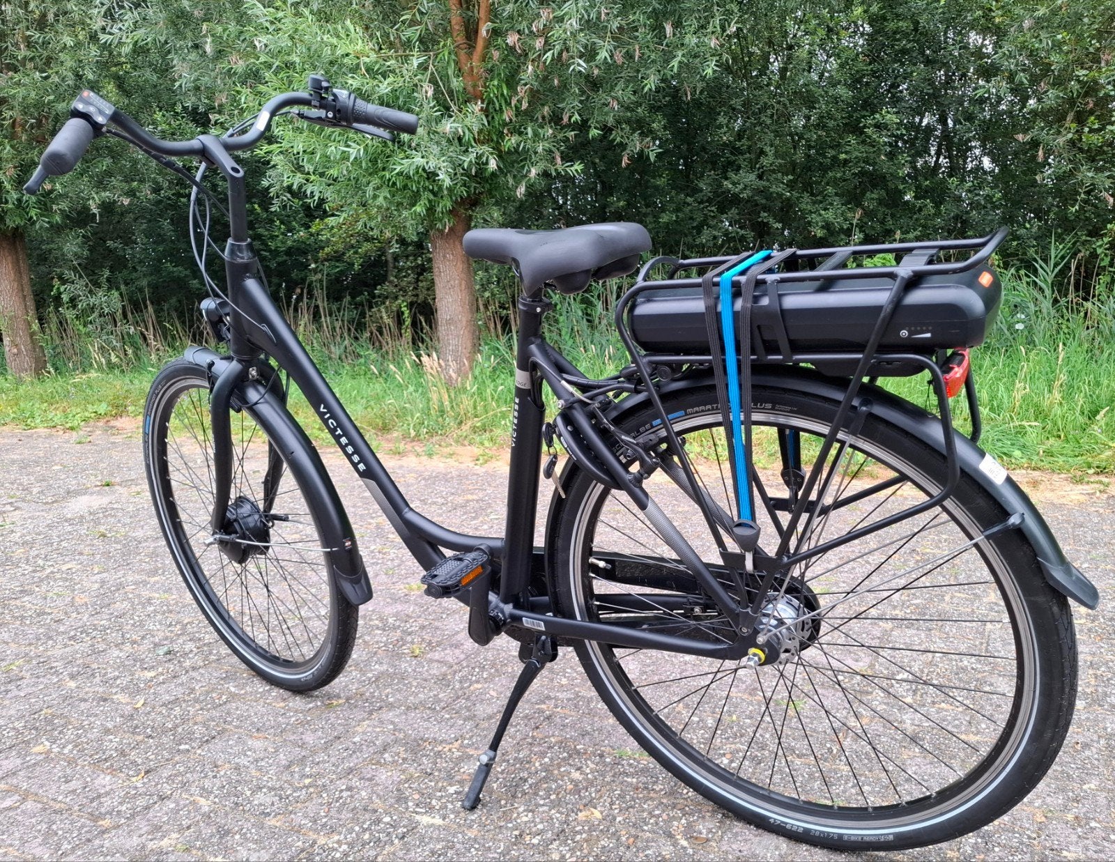 Foto 6 van Hippe mat zwarte elektrische damesfiets, 28inch, 56cm hoog✅️