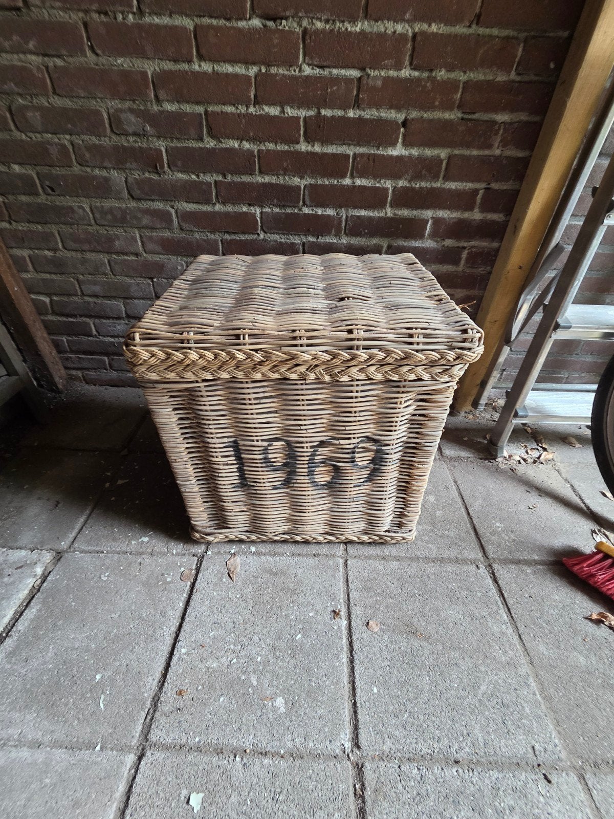 Vintage rieten wasmand/opbergmand met jaartal 1969, Ophalen