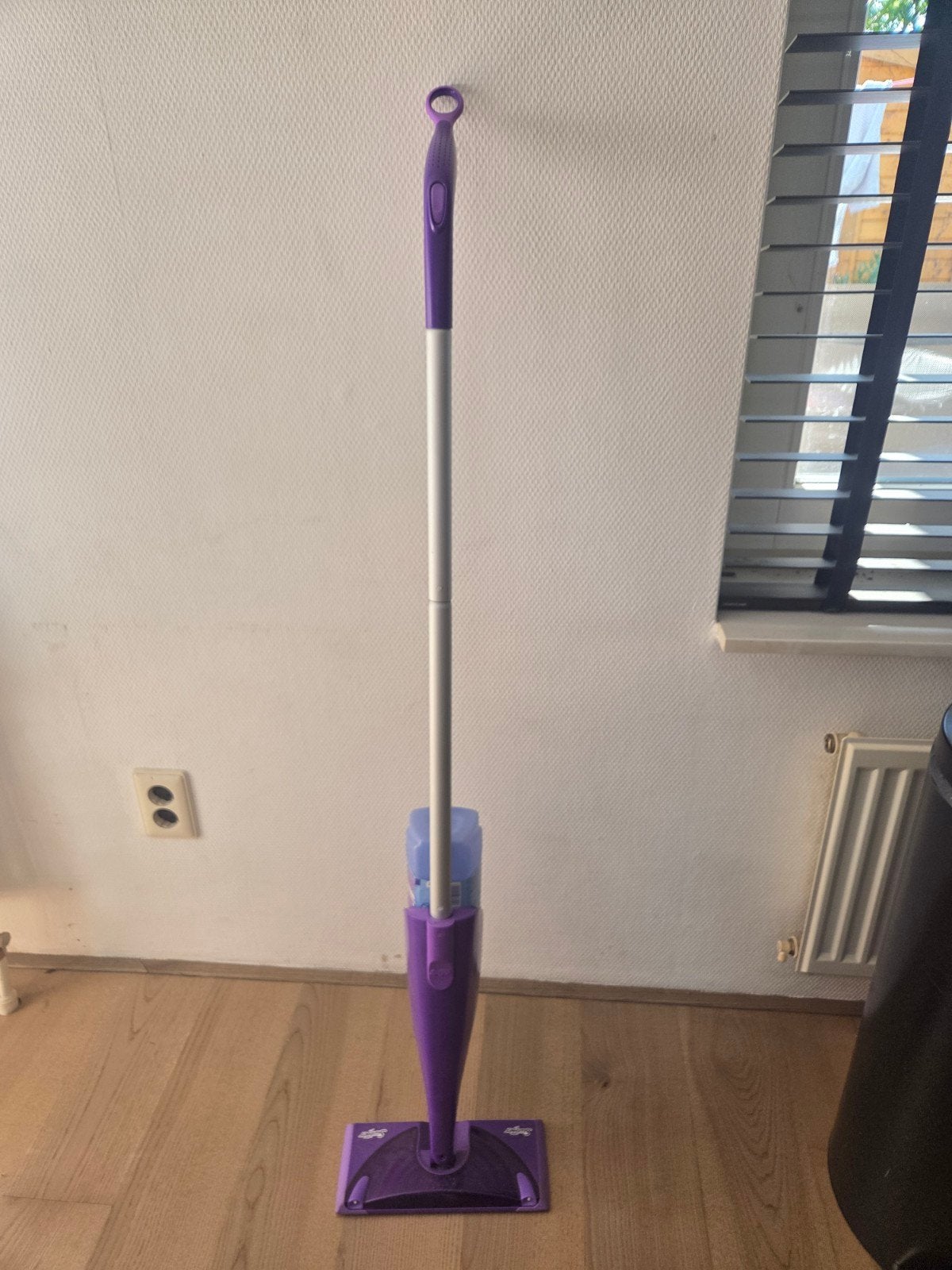Swiffer WetJet Dweil met fles inhoud (exclusief doekjes), Ophalen of Verzenden, Mop of Dweil
