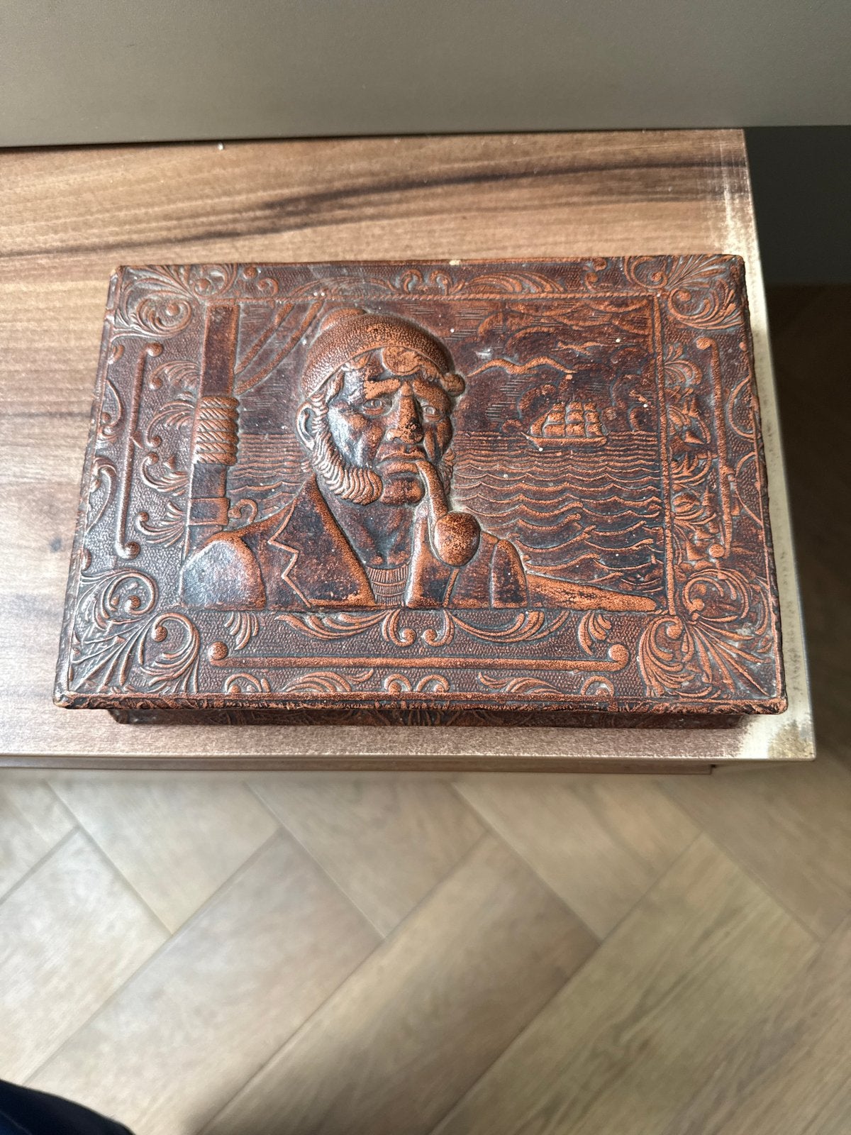 Vintage sigarenkistje met reliëf van zeeman, Antiek en Kunst, Ophalen of Verzenden