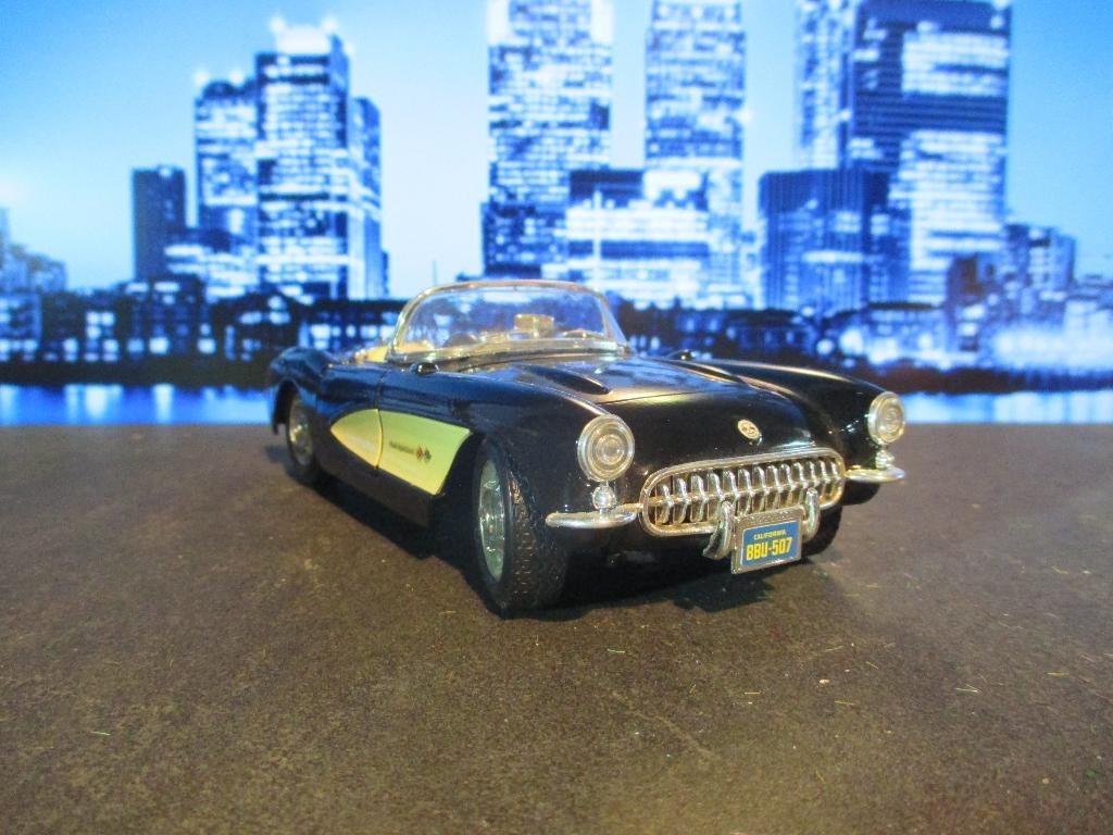 1/24 1957 Chevrolet Corvette Bburago Zwart met wit i.z.g.st., Hobby en Vrije tijd, Modelauto's | 1:24, Ophalen of Verzenden, Zo goed als nieuw