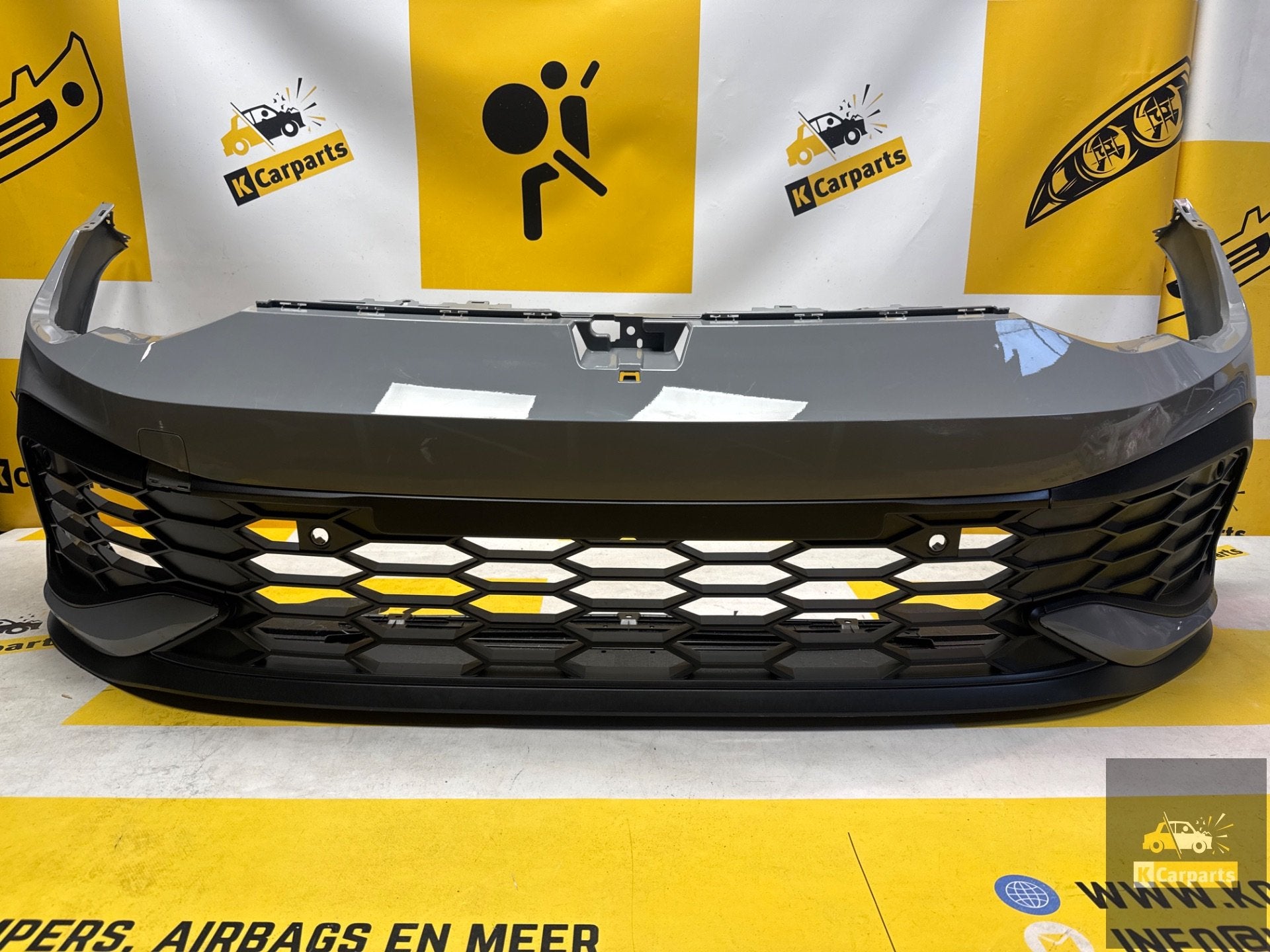 GOLF 8 VIII GTI CLUBSPORT Voorbumper 5H0807221D, Auto-onderdelen, Carrosserie en Plaatwerk, Gebruikt, Volkswagen AG, Bumper, Berliner Ring 2
38440  Wolfsburg, DE