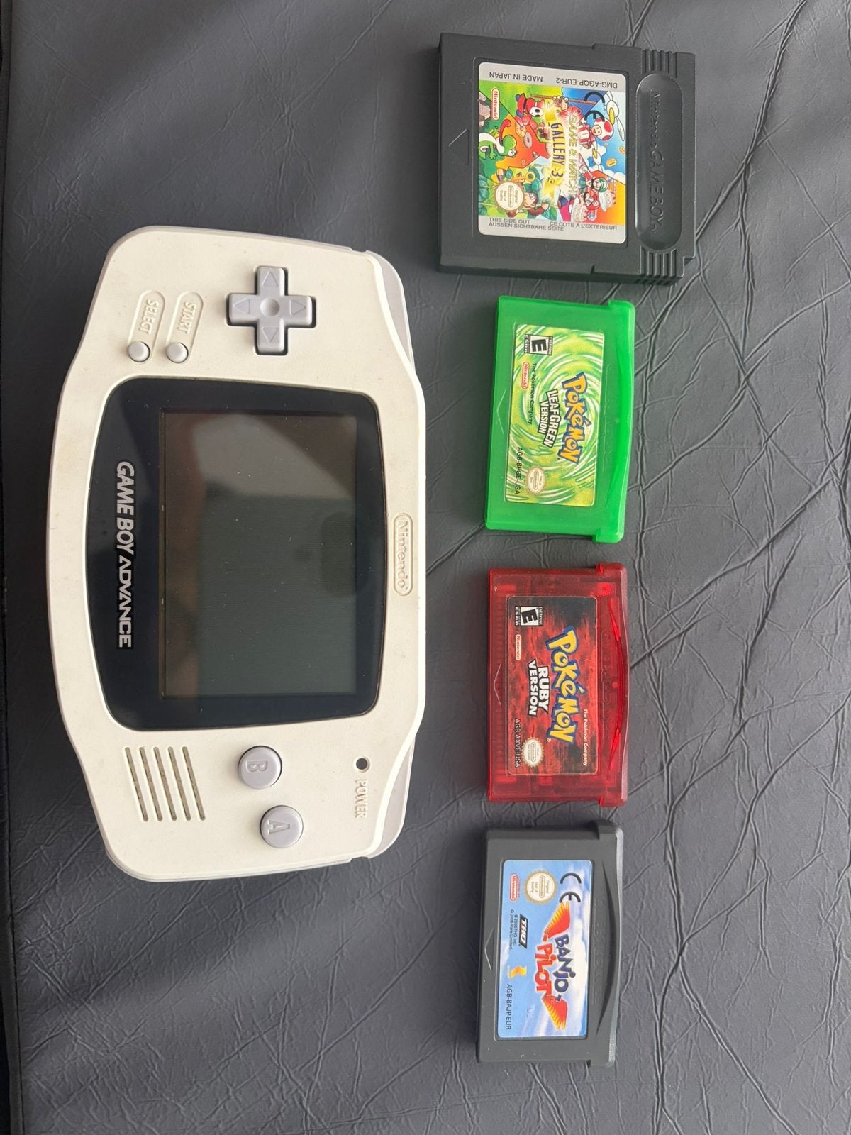 Game Boy Advance met 4 spellen: Pokémon, Banjo-Pilot, Gebruikt, Verzenden, 1 speler, Role Playing Game (Rpg)