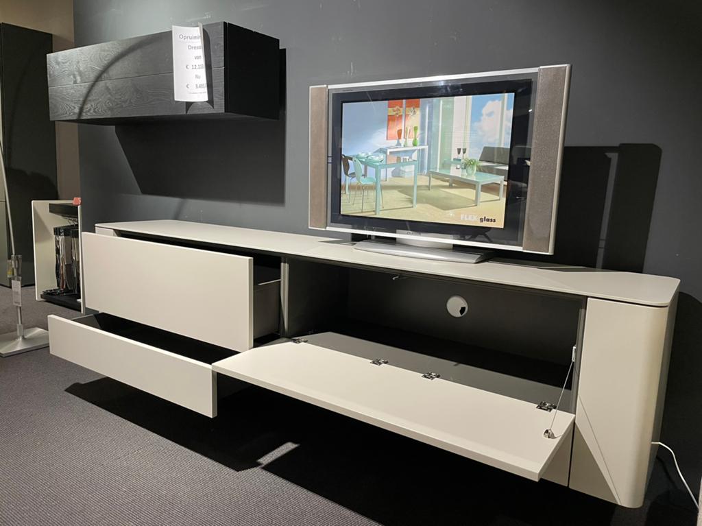 Showmodel Hulsta Gentis tv dressoir van 12.113,- voor €3.495, Ophalen, Met klep(pen), Zo goed als nieuw, 200 cm of meer