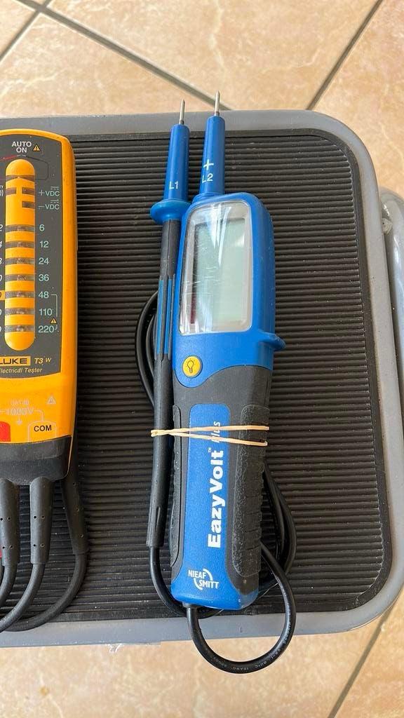 Volt testers Nieaf/Smitt en Benning, Doe-het-zelf en Verbouw, Meetapparatuur, Gebruikt, Elektriciteit, Ophalen of Verzenden