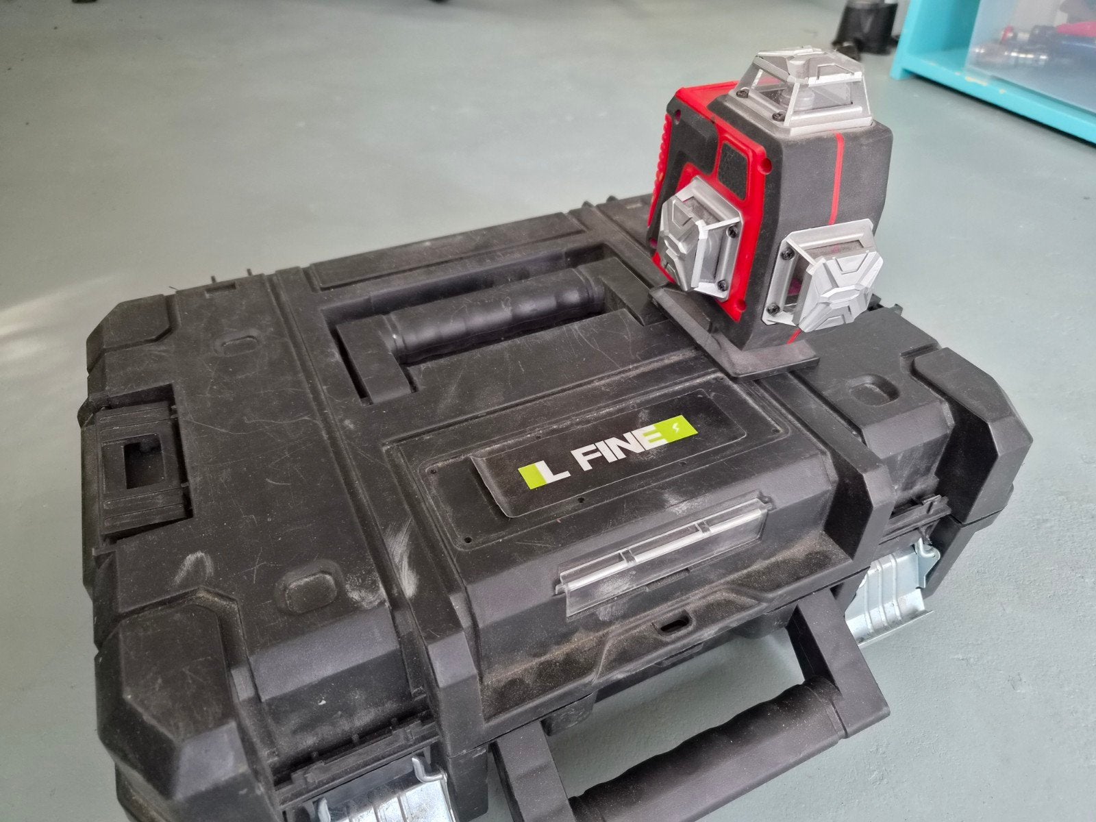L-FINE Laserwaterpas met koffer - Zo goed als nieuw, Doe-het-zelf en Verbouw, Ophalen of Verzenden, Gebruikt, Overige meters
