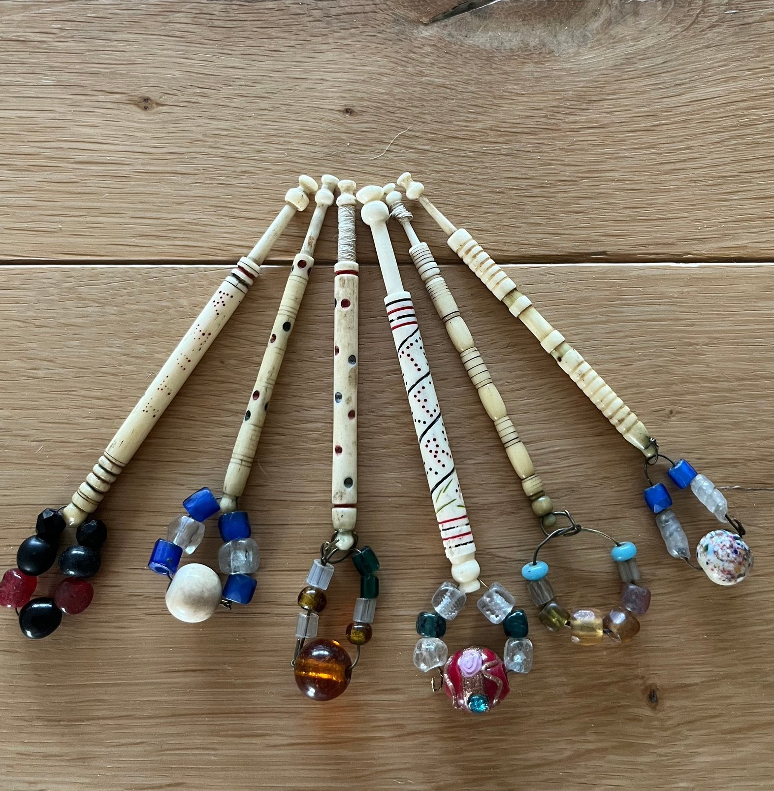 6 antieke kantklosjes met kralen, Ophalen of Verzenden