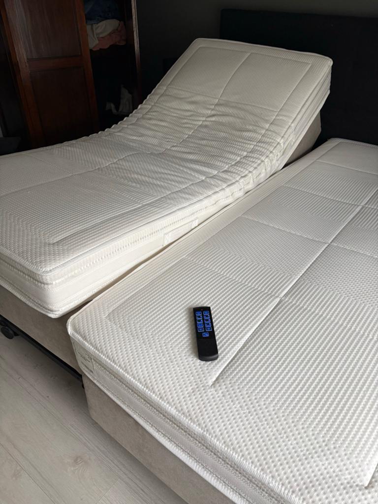 2x Verstelbaar Boxspring Bed, incl. ziekenhuisbed functie, Ophalen of Verzenden, Zo goed als nieuw, Tweepersoons, 90 cm