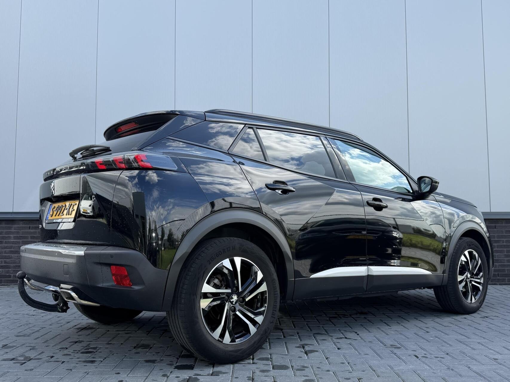 Peugeot 2008 1.2 PureTech Allure, Auto's, Gebruikt, Euro 6, 1199 cc, Zwart
