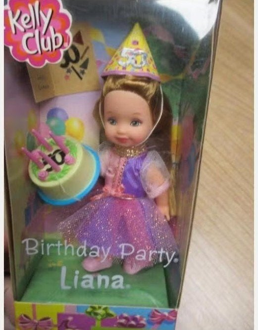 2002 BARBIE/KELLY CLUB LIANA BIRTHDAY PARTY  NIEUW, Verzamelen, Verzenden, Nieuw, Fashion Doll