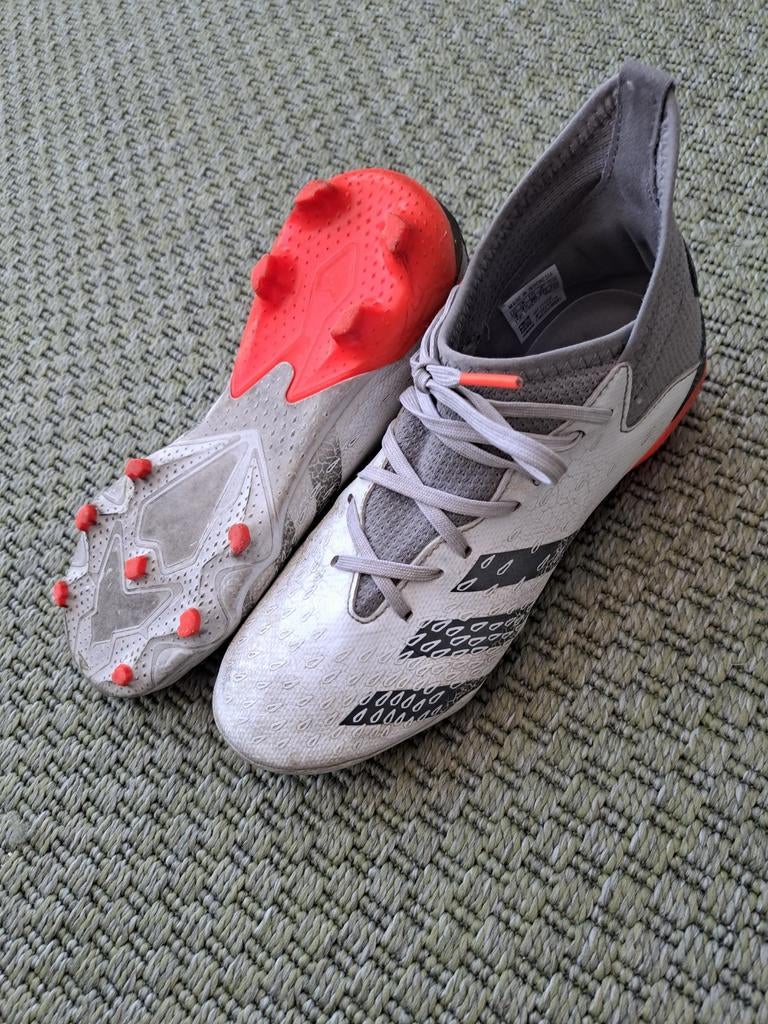 Adidas Predator voetbalschoen unisex grijs wit oranje mt 36, Ophalen of Verzenden, Zo goed als nieuw, Schoenen