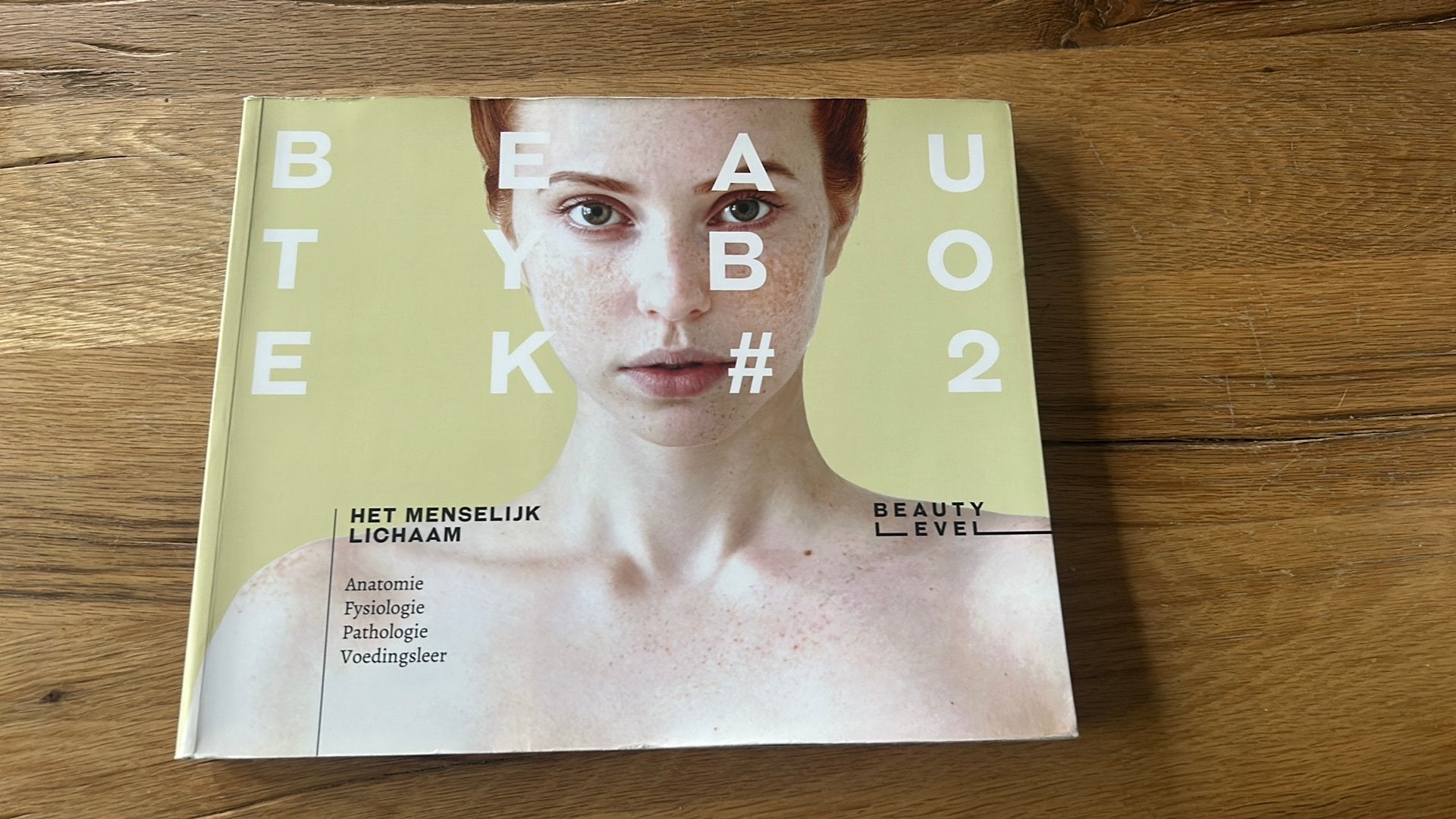 Beauty Level Beautyboek #2, Ophalen of Verzenden, Alpha, Zo goed als nieuw