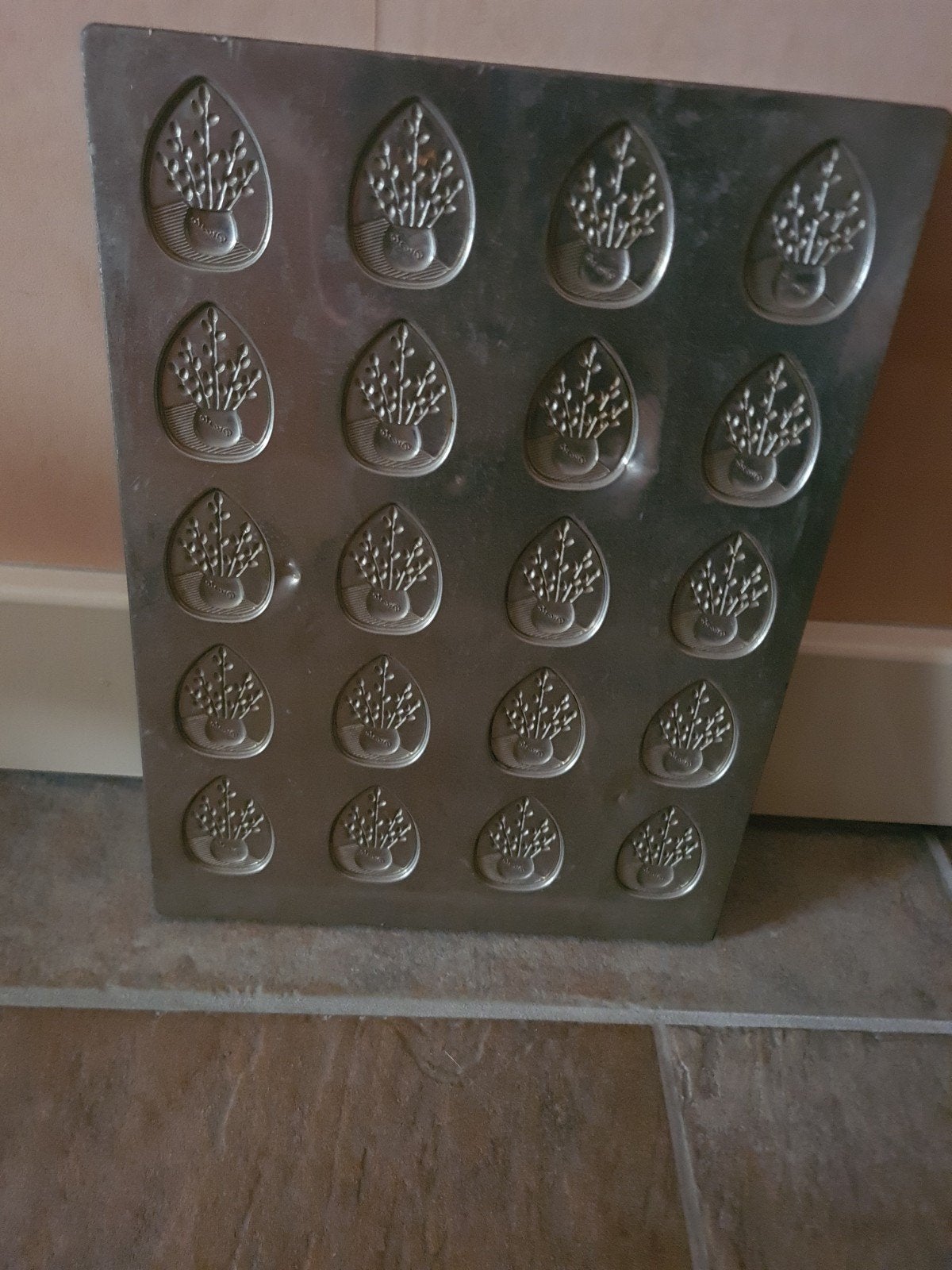Droste chocoladevormpjes, wilgenkatjes, Ophalen