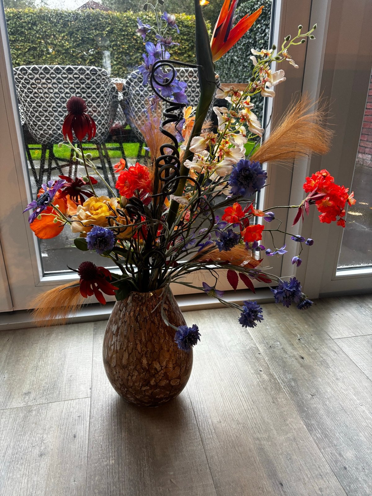 Zijden bloemen in vaas - kleurrijk boeket, Huis en Inrichting, Ophalen, Meerkleurig, Textiel, Inclusief decoratie