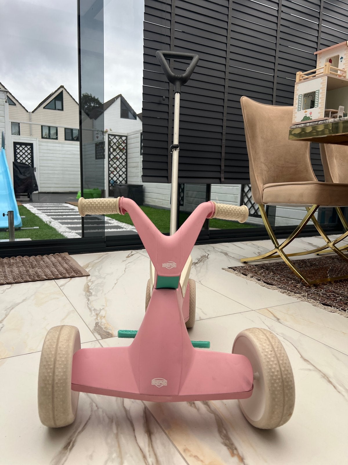BERG Biky loopfiets roze met duwstang, Ophalen, Gebruikt, Loopfiets